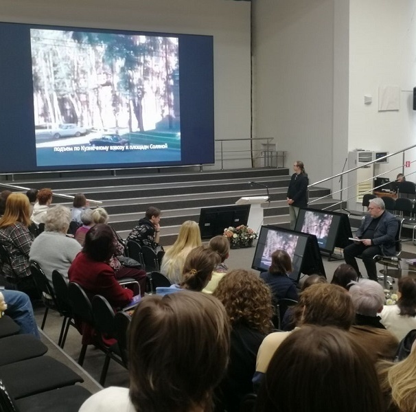 Презентация путеводителя на областном книжном фестивале Презентация путеводителя на областном книжном фестивале