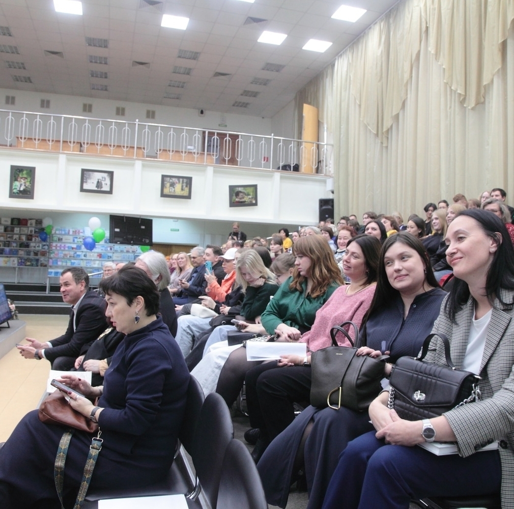 Презентация путеводителя на областном книжном фестивале Презентация путеводителя на областном книжном фестивале